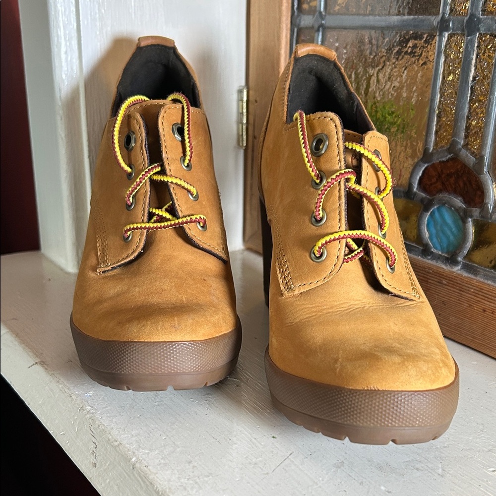 Timberland Tan Ankle Boots with Yellow Laces